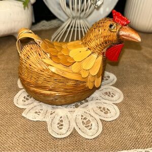 Vintage Kiangsi Handicrafts Woven Wicker Hen Chicken Basket Lidded Trinket Box